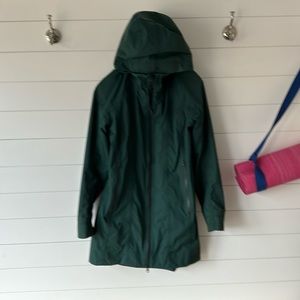 Lululemon anorak hooded rain coat.